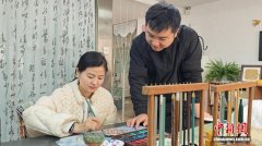 泥板载古韵 青年创客助力千年壁画“触手可及”