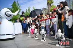 四川成都科技与竞技演绎空中盛宴